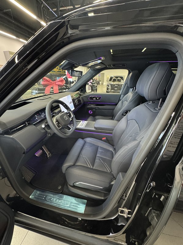 Zeekr 9X Hyper (6 seats), черный