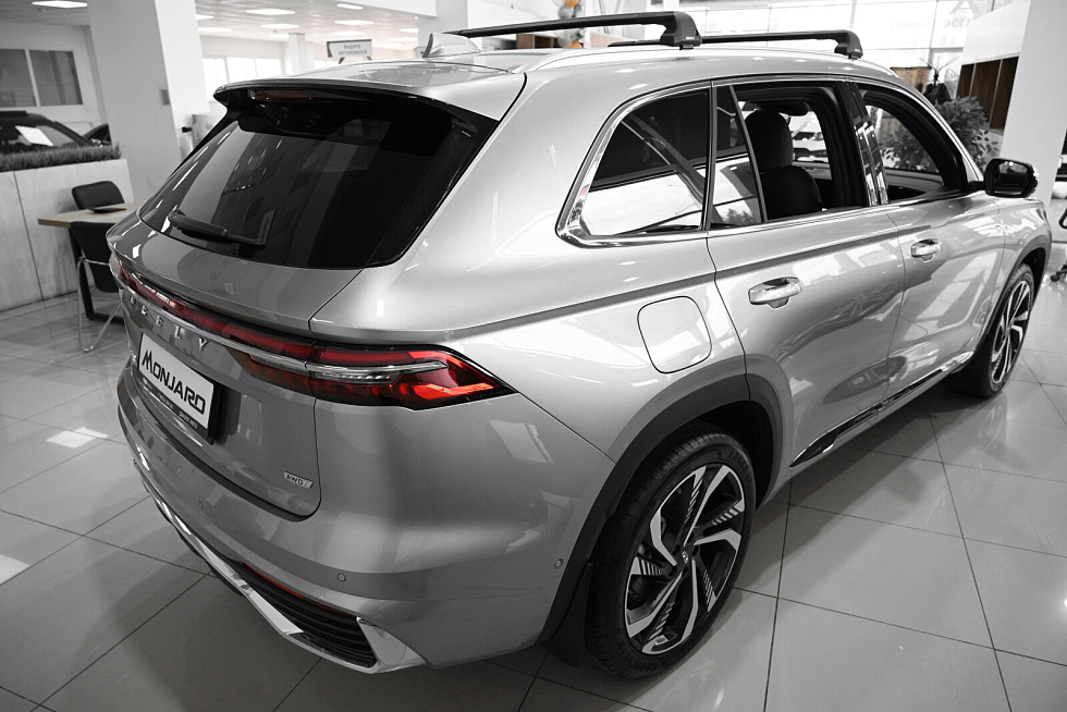 Geely Monjaro Люкс (2023-2025), серебряный