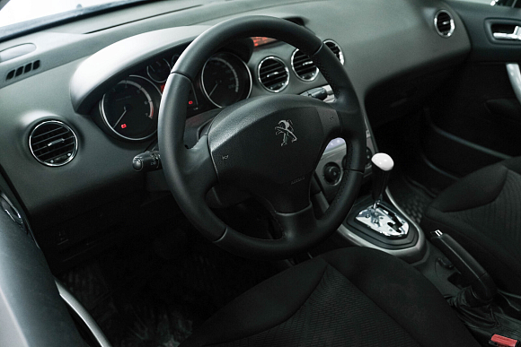 Peugeot 308 Access, 2011 года, пробег 165765 км