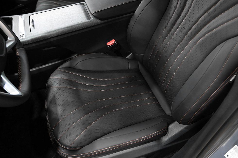 Geely Preface Люкс, серебряный