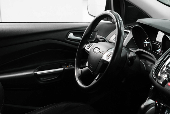 Ford Kuga Titanium, 2016 года, пробег 140792 км