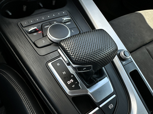Audi A4 Sport, 2019 года, пробег 181383 км