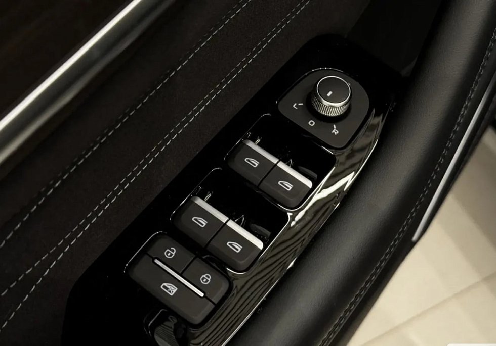 Geely Monjaro Люкс, серый