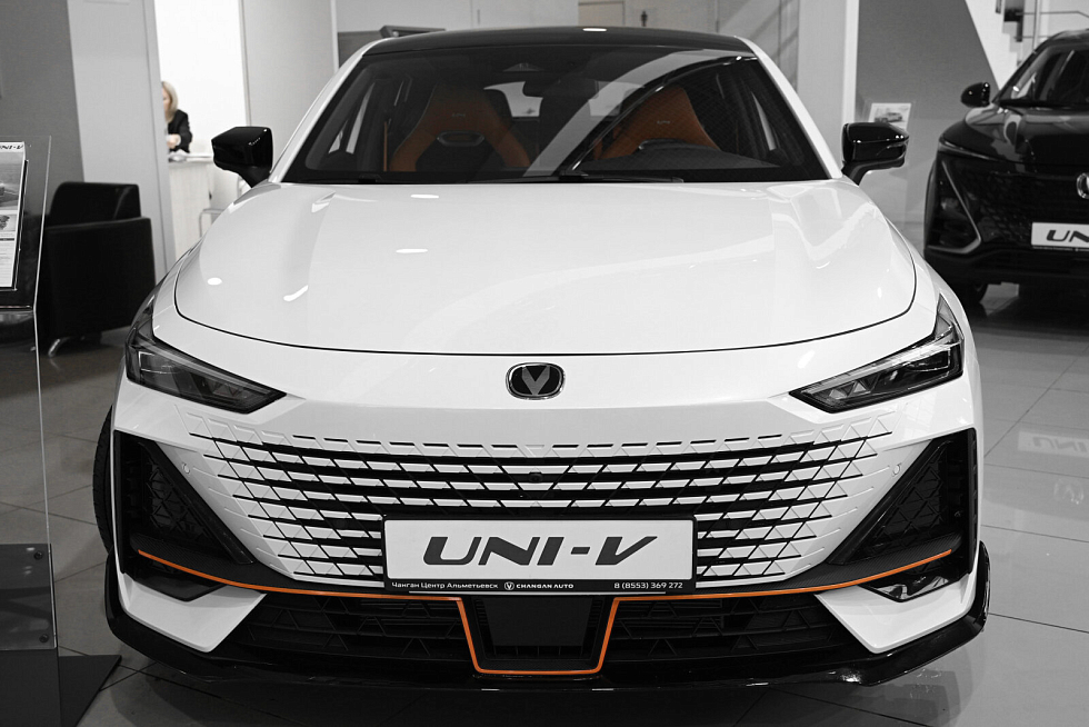 Changan UNI-V Tech, белый