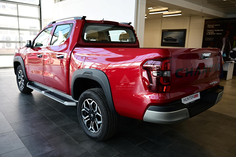Changan Hunter Plus Luxe, красный