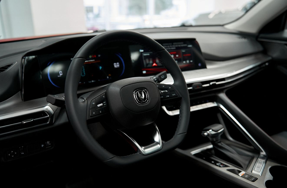 Changan CS35 Plus Tech, красный