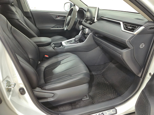 Toyota RAV4 Комфорт, 2019 года, пробег 103658 км