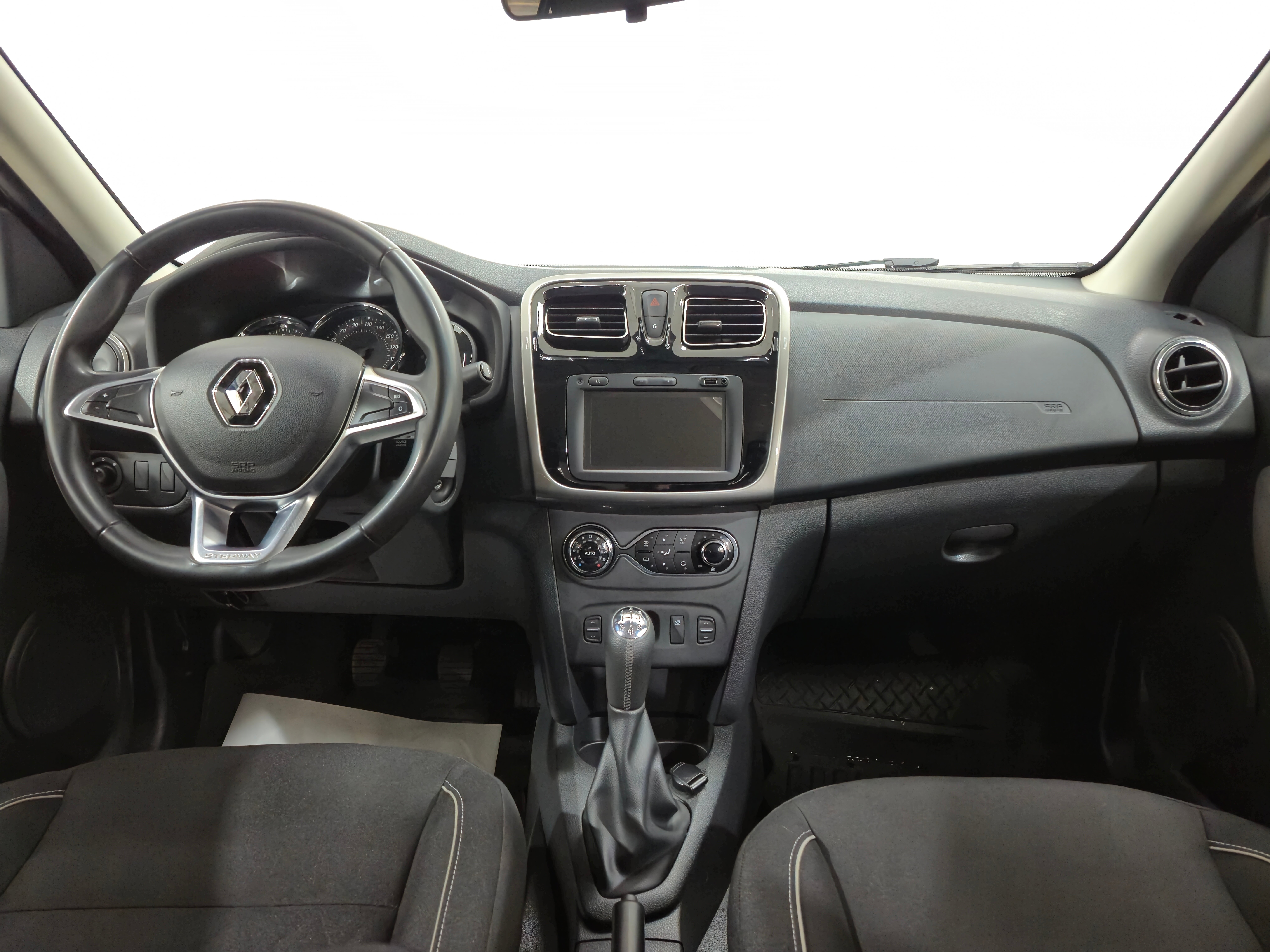 Renault Logan Stepway Drive, 2019 года, пробег 39336 км