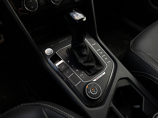 Volkswagen Tiguan CONNECT, 2019 года, пробег 176079 км