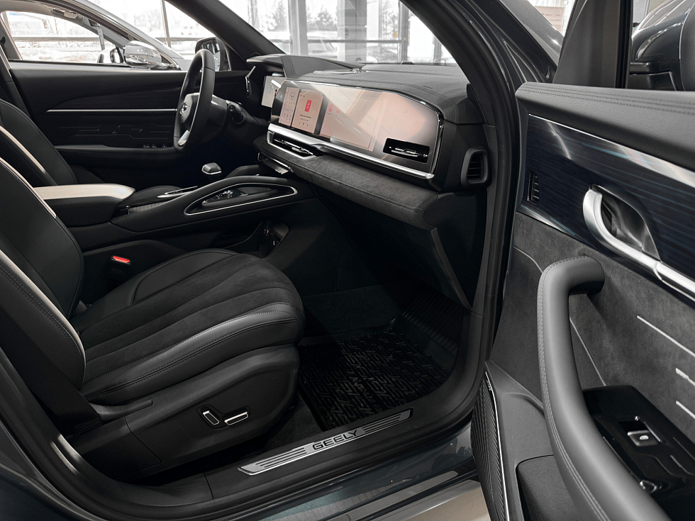 Geely Monjaro Флагман, серый