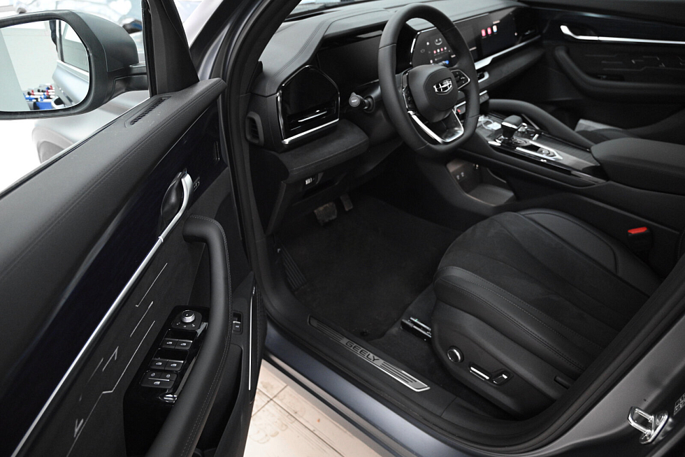 Geely Monjaro Люкс (2023-2025), серый