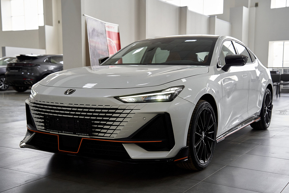 Changan UNI-V Tech, белый