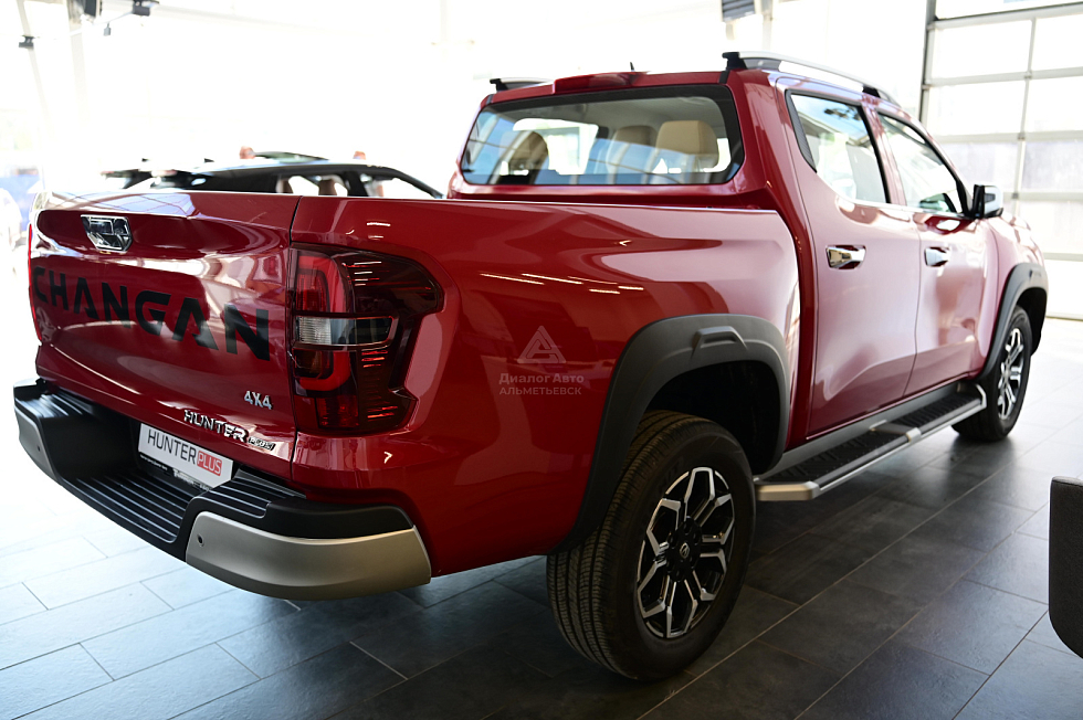 Changan Hunter Plus Luxe, красный