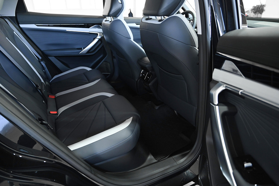 Geely Atlas Спорт, черный