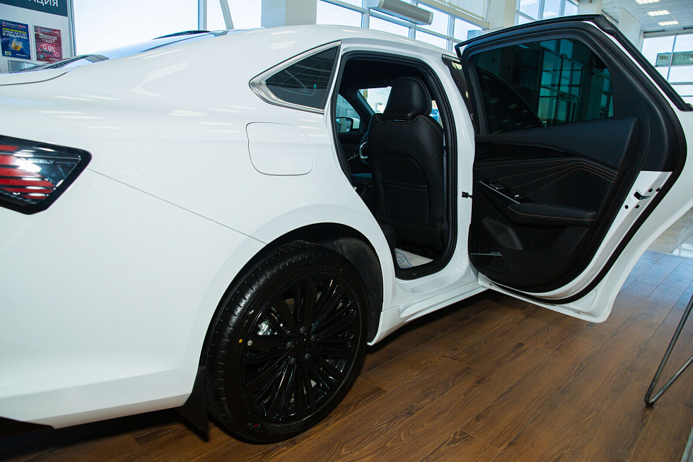 Geely Preface Люкс, белый