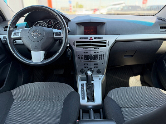 Opel Astra, 2011 года, пробег 275000 км