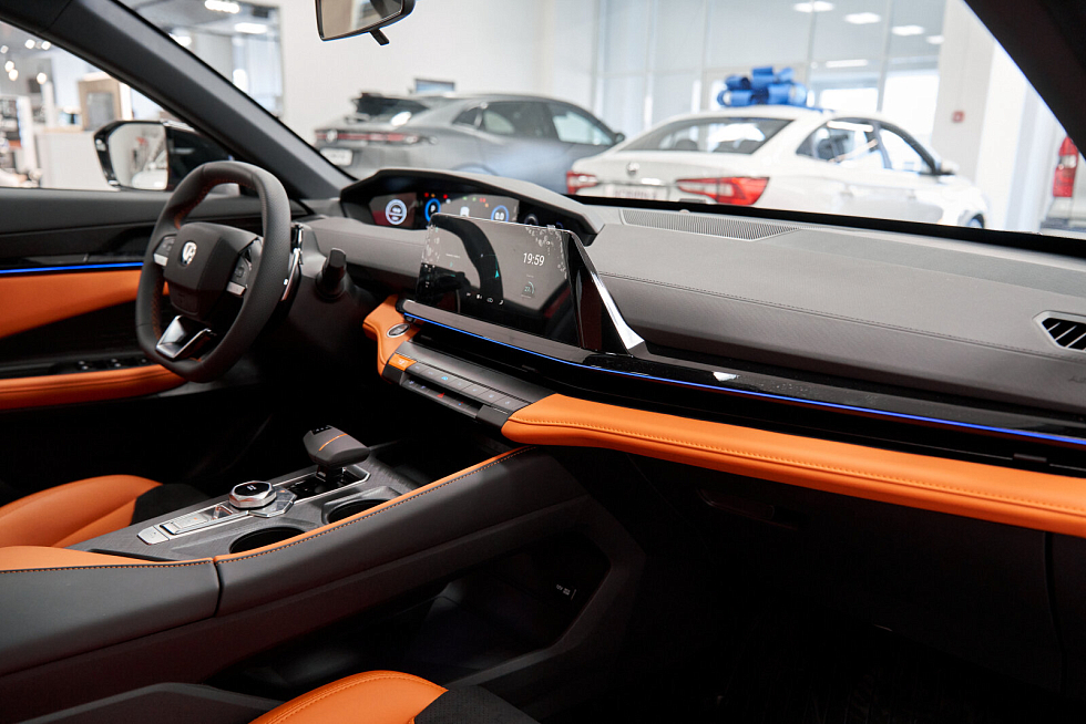 Changan UNI-V LX, красный