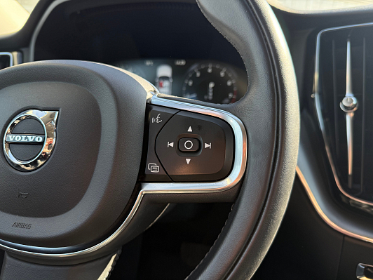 Volvo XC60 Momentum, 2021 года, пробег 121270 км