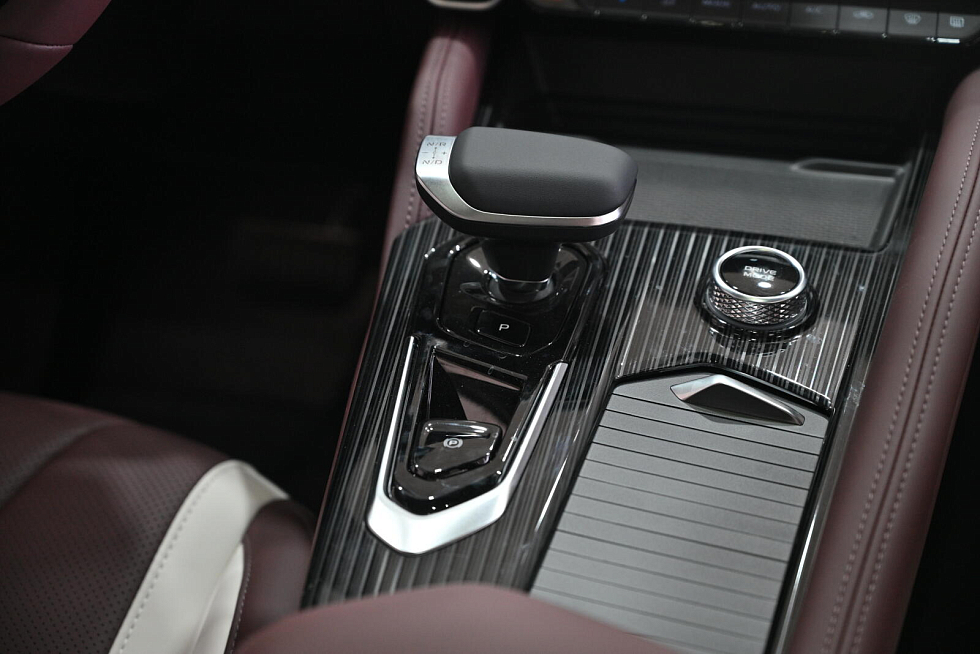 Geely Monjaro , белый