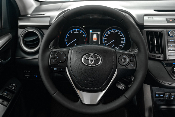 Toyota RAV4, 2017 года, пробег 187660 км