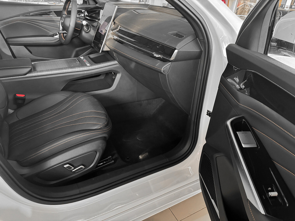 Geely Preface Люкс, белый