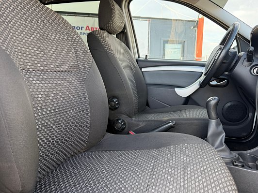 Lada (ВАЗ) Largus Luxe Glonass (7 мест) (2018-2019), 2018 года, пробег 107800 км
