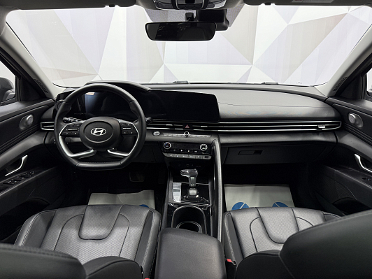 Hyundai Elantra LUX, 2023 года, пробег 76279 км