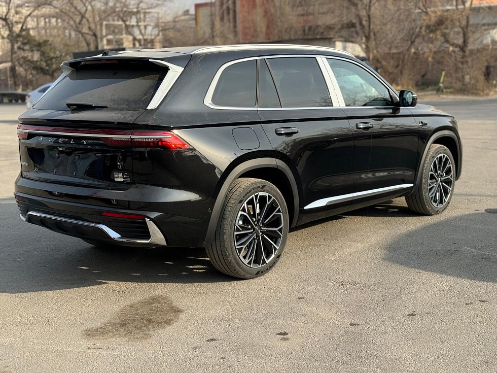 Geely Monjaro Люкс, черный