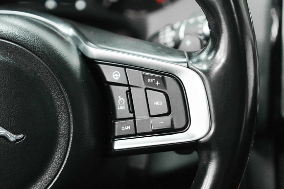 Jaguar F-Pace Pure, 2018 года, пробег 137210 км