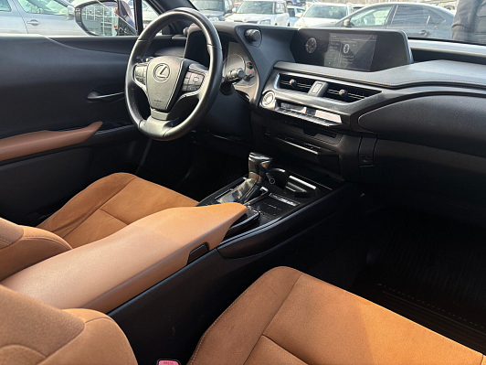 Lexus UX #live, 2019 года, пробег 116848 км