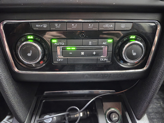 Skoda Superb, 2011 года, пробег 244818 км