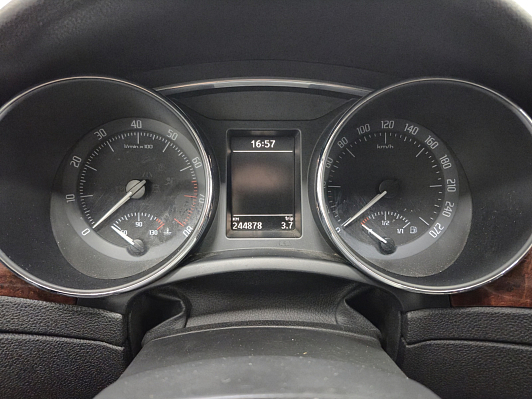 Skoda Superb, 2011 года, пробег 244818 км