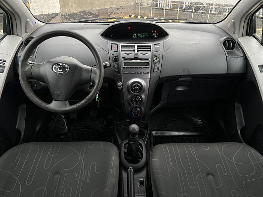 Toyota Yaris, 2009 года, пробег 225000 км