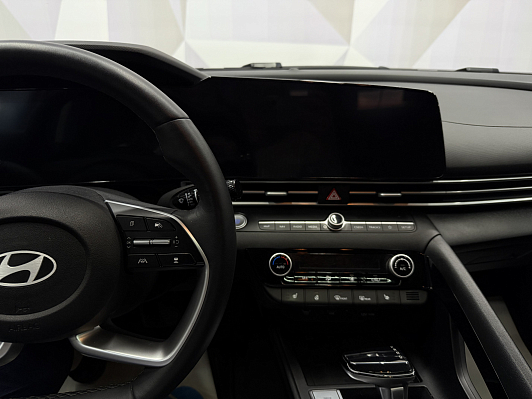 Hyundai Elantra LUX, 2023 года, пробег 76279 км