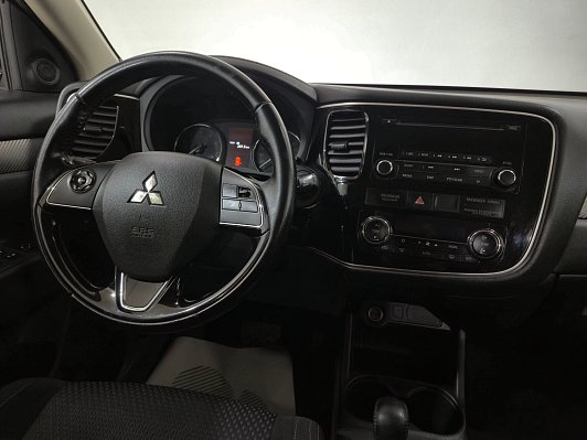 Mitsubishi Outlander Intense, 2016 года, пробег 294901 км