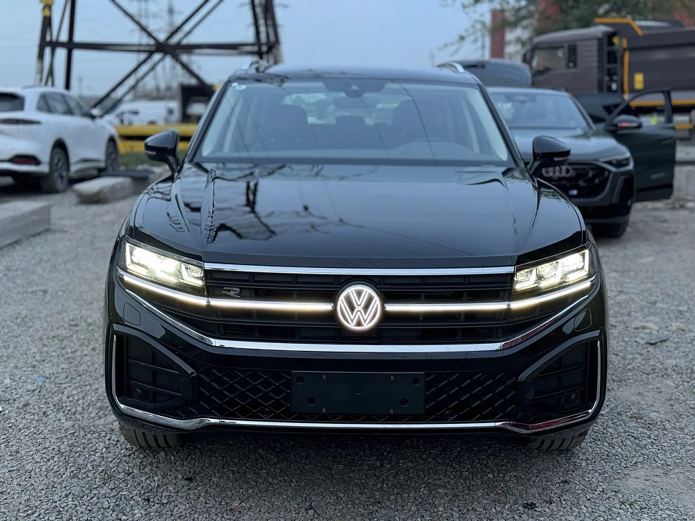 Volkswagen Tiguan R-Line Smart Leadership, серый