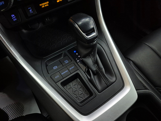 Toyota RAV4 Комфорт, 2019 года, пробег 103658 км