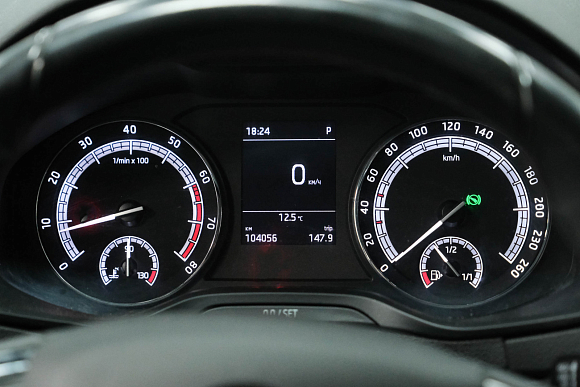 Skoda Karoq Active, 2020 года, пробег 104000 км