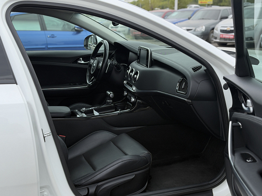 Kia Stinger Luxe, 2019 года, пробег 130395 км