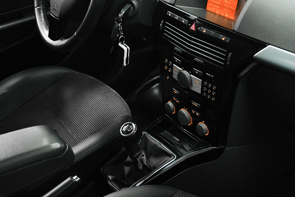 Opel Astra Cosmo, 2013 года, пробег 127000 км