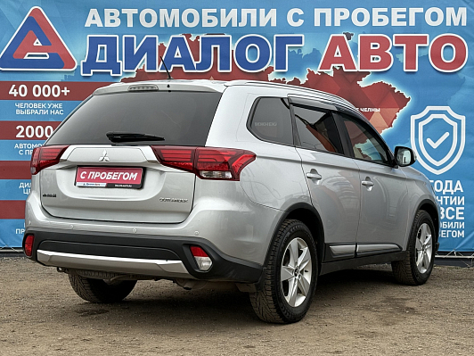 Mitsubishi Outlander Intense, 2016 года, пробег 208676 км