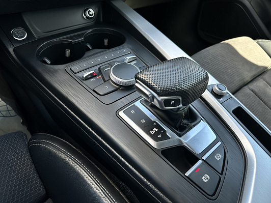 Audi A4 Sport, 2019 года, пробег 181383 км