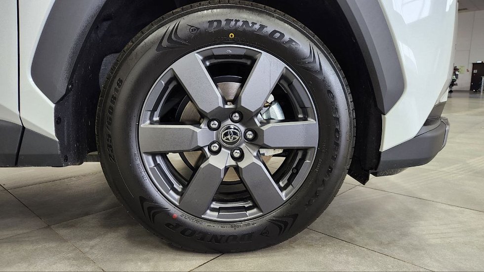 Toyota RAV4 Luxury, белый