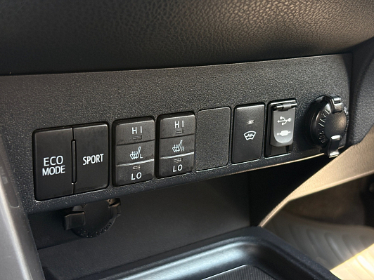 Toyota RAV4 Exclusive, 2016 года, пробег 119747 км