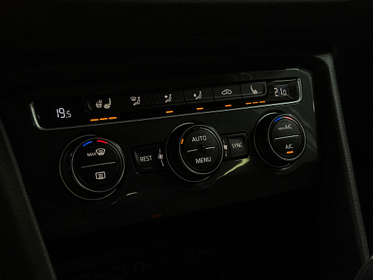 Volkswagen Tiguan CONNECT, 2020 года, пробег 111189 км
