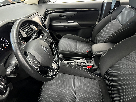Mitsubishi Outlander, 2020 года, пробег 76625 км