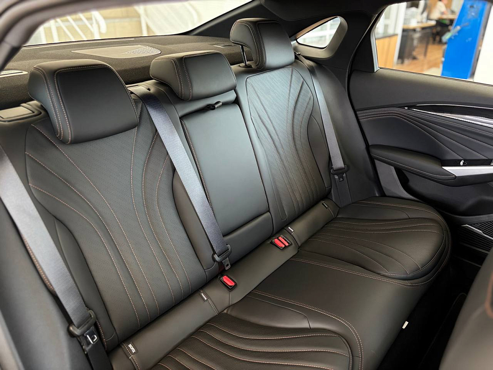 Geely Preface Flagship, фиолетовый