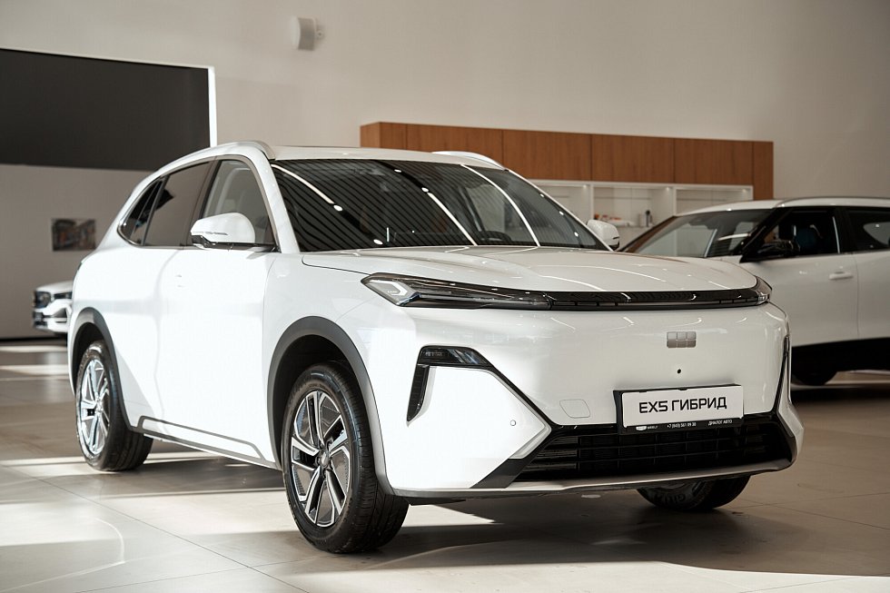 Geely EX5 Гибрид Макс EM-R, белый