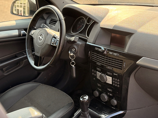 Opel Astra, 2013 года, пробег 210036 км