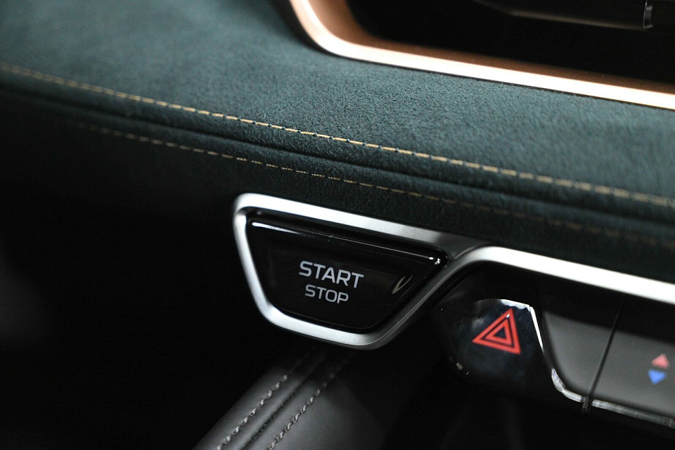 Geely Monjaro Flagship (2023-2025), синий